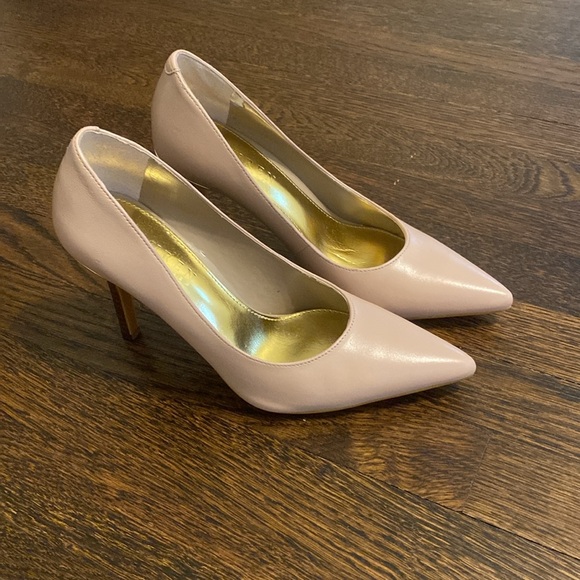 Nude Ralph Lauren Heels with Cherry Wood Heel. Size 5.5. - Picture 2 of 11